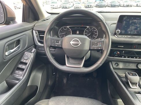 Used 2025 Nissan Rogue SV image 12