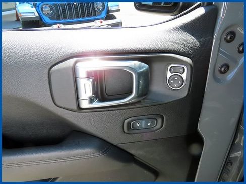 Used 2023 Jeep Wrangler Unlimited Sahara AWD/4WD image 12