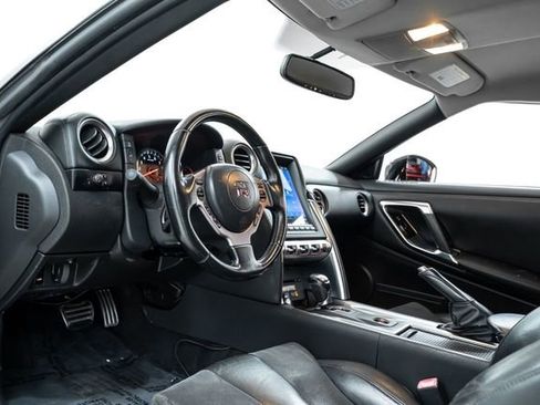 Used 2009 Nissan GT-R Premium image 17