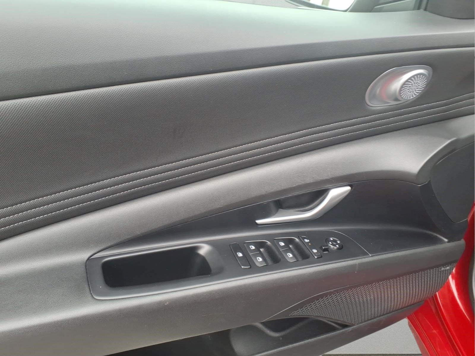 Used 2025 Hyundai Elantra Limited FWD image 9