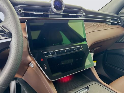 New 2025 Maserati Grecale GT image 14