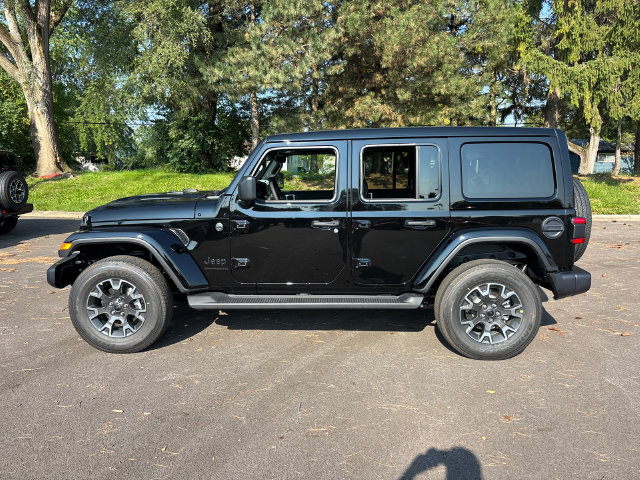 New 2027 Jeep Wrangler Unlimited Sahara AWD/4WD image 3