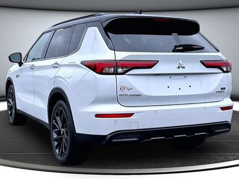 Used 2024 Mitsubishi Outlander SEL Black Edition image 4