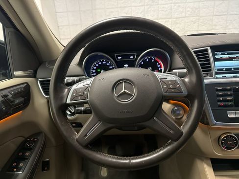 Used 2014 Mercedes-Benz GL 450 4MATIC image 24