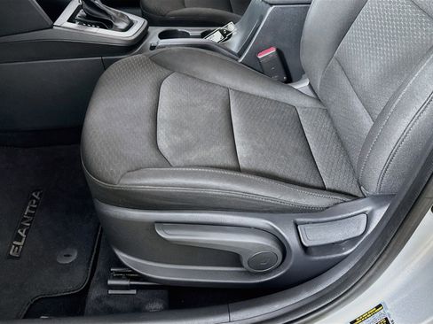 Used 2020 Hyundai Elantra SE w/ Cargo Package (C1) FWD image 19