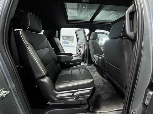Used 2025 Chevrolet Suburban Premier w/ Sun And Tow Package AWD/4WD image 13
