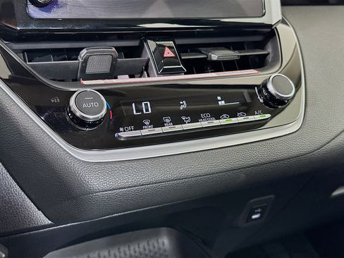 Used 2025 Toyota Corolla LE image 23