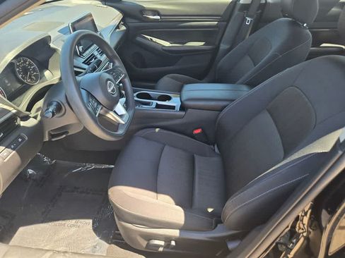 Used 2024 Nissan Altima 2.5 SV FWD image 17