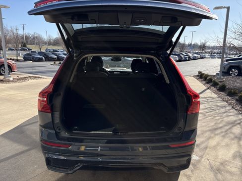 Used 2025 Volvo XC60 B5 Plus image 32