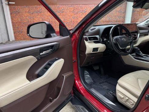 Used 2021 Toyota Highlander Platinum image 9