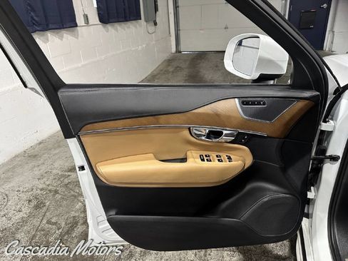 Used 2016 Volvo XC90 T6 AWD/4WD image 23