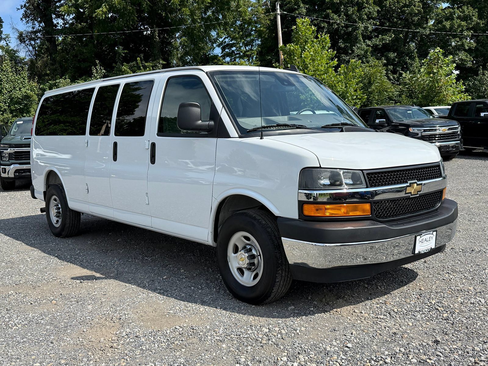 Certified 2025 Chevrolet Express 3500 LT w/ LT Preferred Equipment Group RWD image 1
