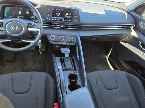 Used 2026 Hyundai Elantra SE FWD image 12