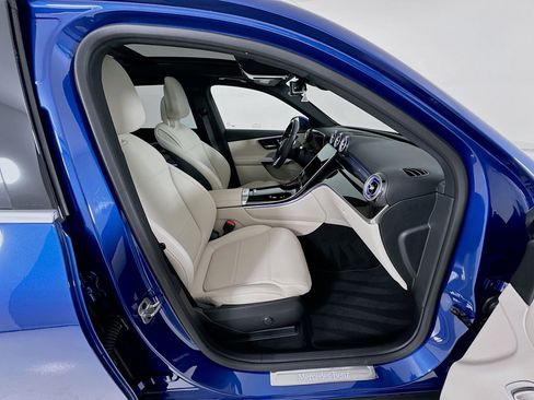 Used 2026 Mercedes-Benz GLC 300 image 32