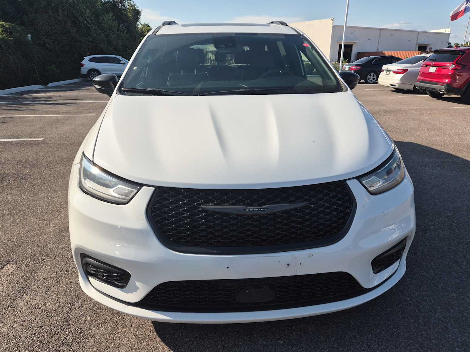 Used 2025 Chrysler Pacifica Limited FWD image 5