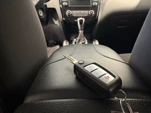 Used 2022 Nissan Rogue Sport S image 31