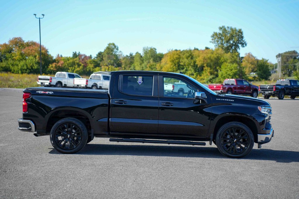 Used 2023 Chevrolet Silverado 1500 LT AWD/4WD image 4