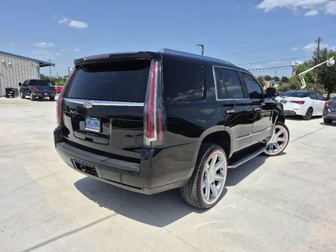 Used 2018 Cadillac Escalade Luxury RWD image 6