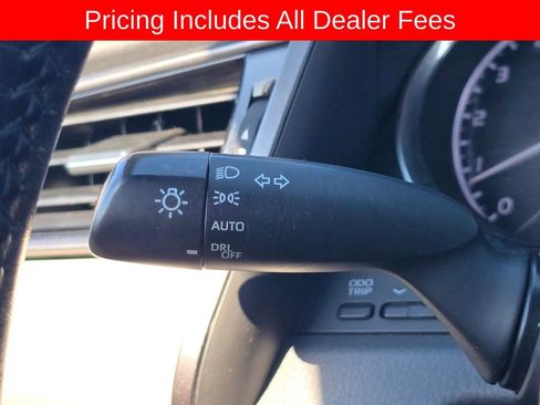 Used 2020 Toyota Camry SE FWD image 19