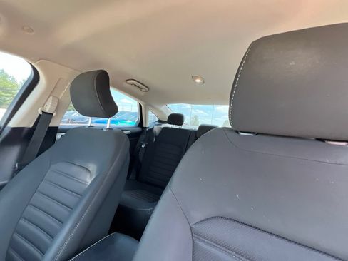 Used 2017 Ford Fusion SE FWD image 14