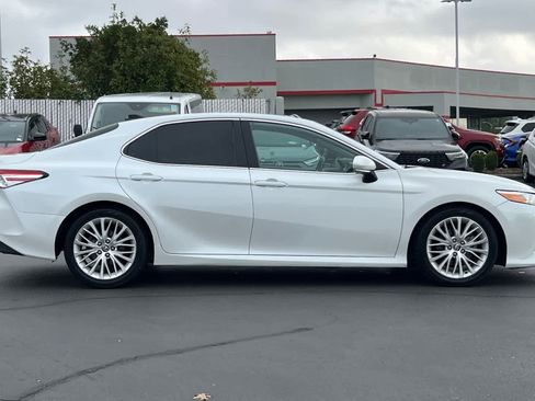Used 2019 Toyota Camry XLE image 6