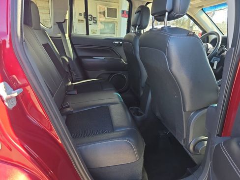 Used 2014 Jeep Compass Latitude FWD image 21