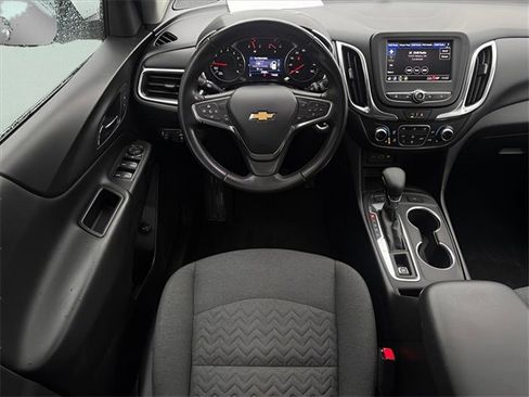 Used 2022 Chevrolet Equinox LT w/ Driver Convenience Package image 9