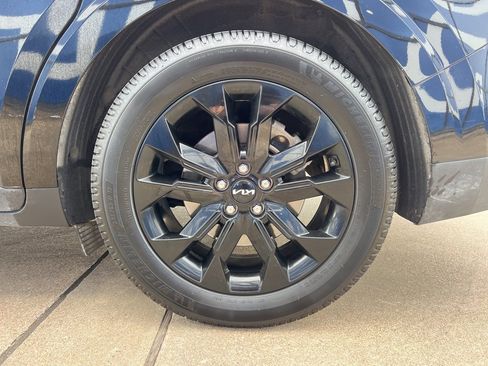 Used 2022 Kia Carnival SX image 9