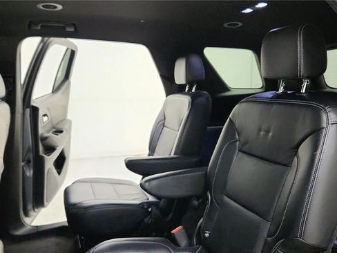 Used 2023 Chevrolet Traverse LT w/ Midnight/Sport Edition image 31