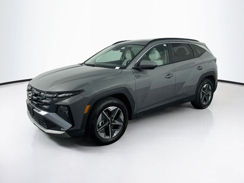 Used 2025 Hyundai Tucson SEL FWD image 3