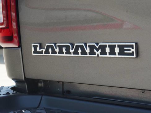 Used 2025 RAM 2500 Laramie AWD/4WD image 12