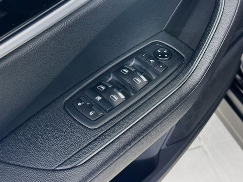 Used 2021 Maserati Levante AWD/4WD image 16