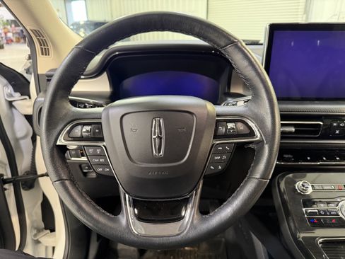 Used 2023 Lincoln Nautilus AWD w/ Premium Package image 15