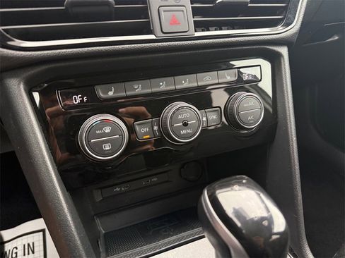 Used 2024 Volkswagen Taos SE image 27