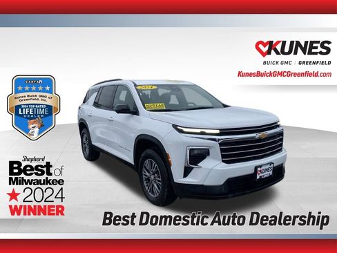 Used 2024 Chevrolet Traverse LT image 1