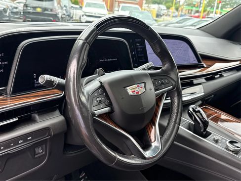 Used 2022 Cadillac Escalade ESV Premium Luxury AWD/4WD image 16