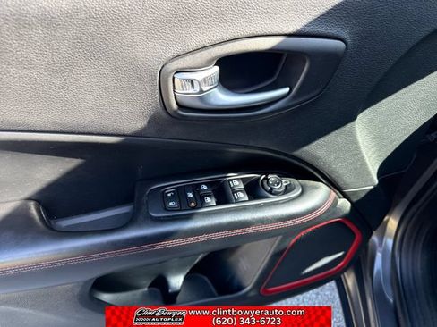 Used 2018 Jeep Compass Trailhawk w/ Leather Interior Group AWD/4WD image 12