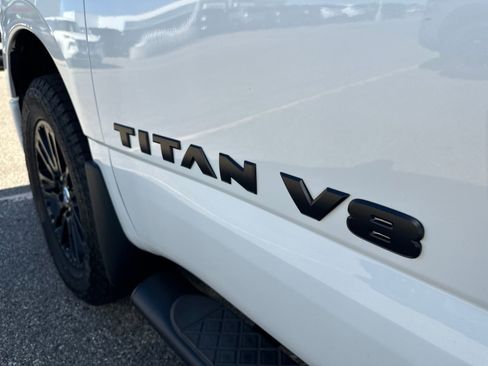 Used 2018 Nissan Titan SL w/ Midnight Edition AWD/4WD image 13