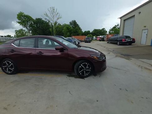 Used 2025 Nissan Sentra SV FWD image 3