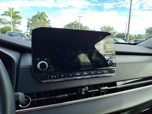 Used 2024 Mitsubishi Outlander SE image 10