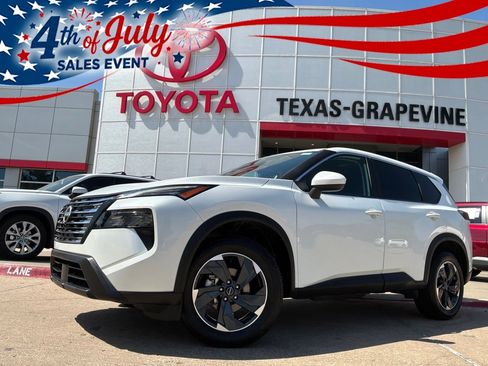 Used 2025 Nissan Rogue SV FWD image 1