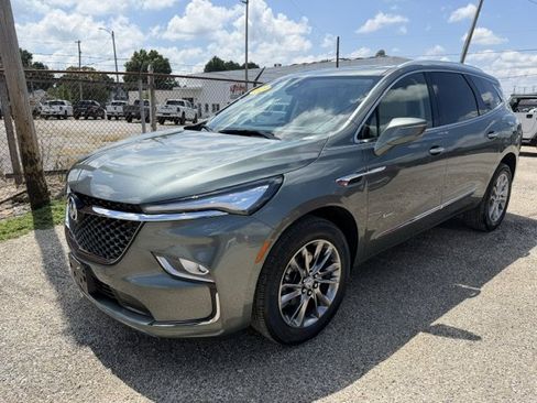 Used 2023 Buick Enclave Avenir FWD image 1