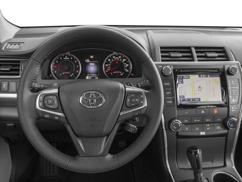 Used 2016 Toyota Camry SE FWD image 7