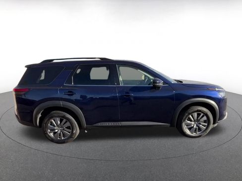 Used 2025 Nissan Pathfinder SV image 15