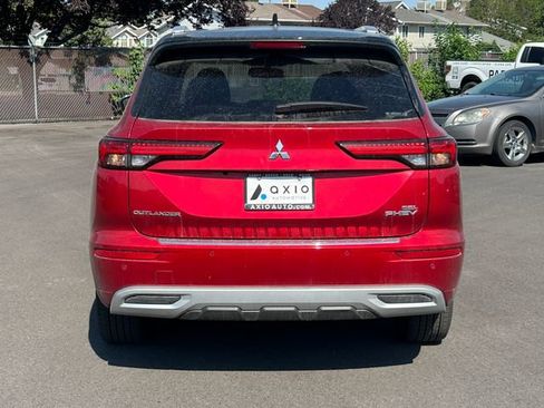 Used 2025 Mitsubishi Outlander 4WD Plug-In Hybrid image 6