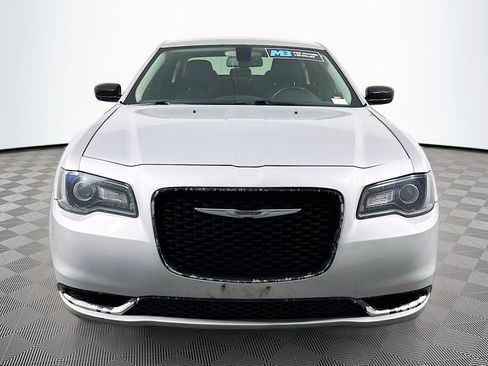 Used 2019 Chrysler 300 Touring w/ Sport Appearance Package image 2