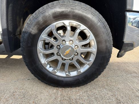 Used 2025 Chevrolet Silverado 2500 LTZ w/ LTZ Premium Package AWD/4WD image 14