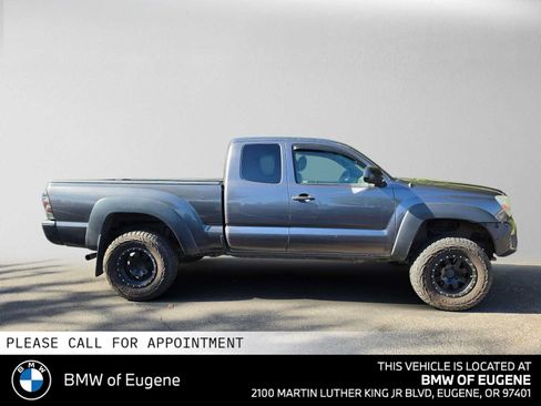 Used 2015 Toyota Tacoma 4x4 Access Cab image 2
