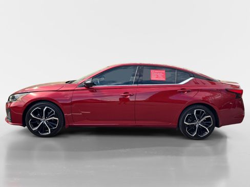 Used 2024 Nissan Altima 2.5 SR w/ SR Premium Package image 2