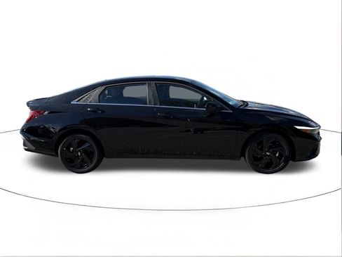 New 2026 Hyundai Elantra SEL Sport FWD image 2